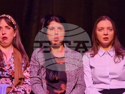 „Три за щастие“, авторски спектакъл на Ана Батева, е първата премиера на новата сцена „Спам“, снимка – Даниел Димитров/БТА