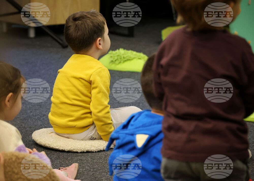 Бургас - „Зайченцето бяло" - куклен театър - премиера