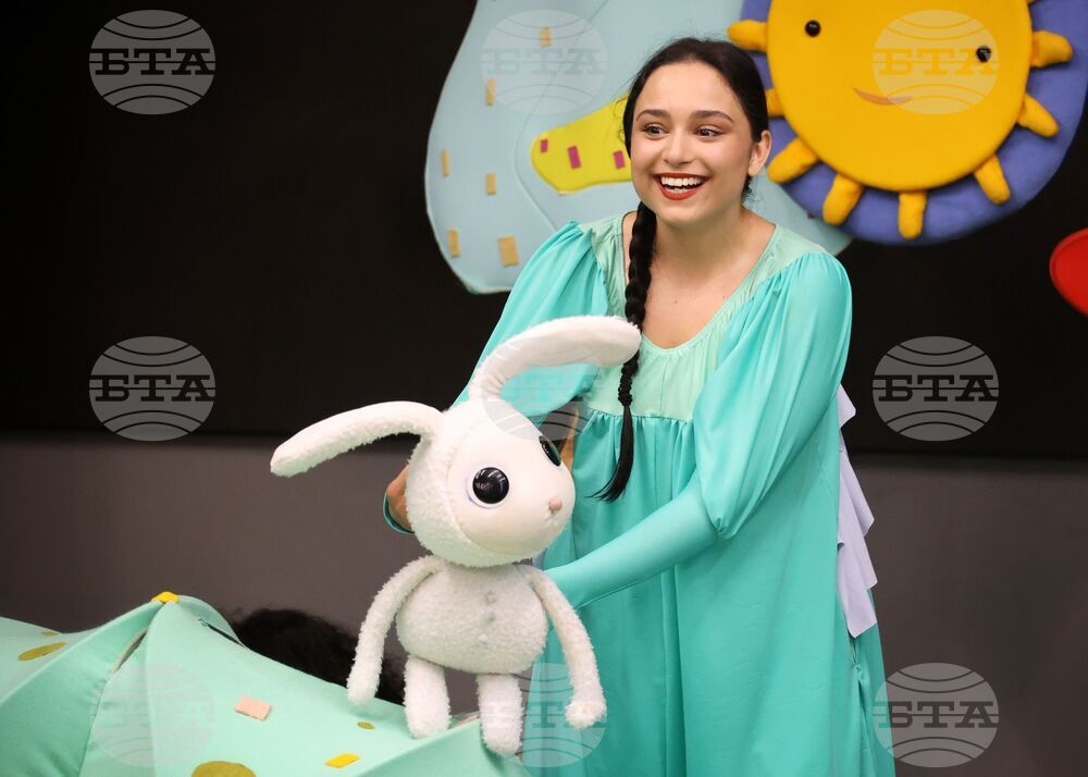 Бургас - „Зайченцето бяло" - куклен театър - премиера