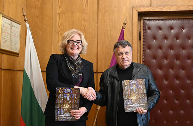 Ректорът на Софийския университет и посланикът на Австрия подписаха договор, уреждащ статута на Австрийската библиотека "Д-р Волфганг Краус" 