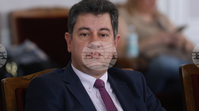 От началото на март досега срещу морбили са ваксинирани 20 хиляди деца, заразените с морбили в страната са 159, каза Илия Тасев