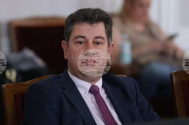 От началото на март досега срещу морбили са ваксинирани 20 хиляди деца, заразените с морбили в страната са 159, каза Илия Тасев