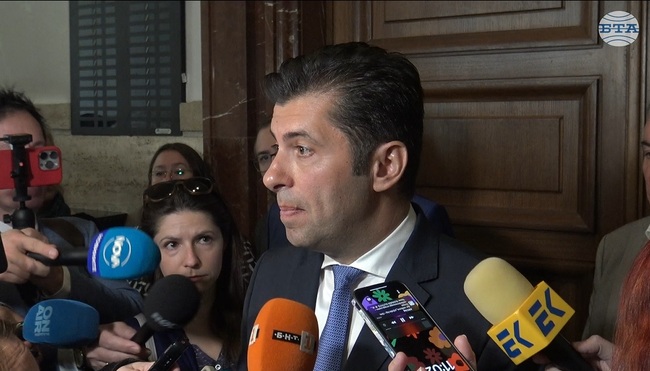 Съдът не откри нарушения в обвинителния акт и даде ход по същество на делото срещу Кирил Петков, обвинен за длъжностни престъпления