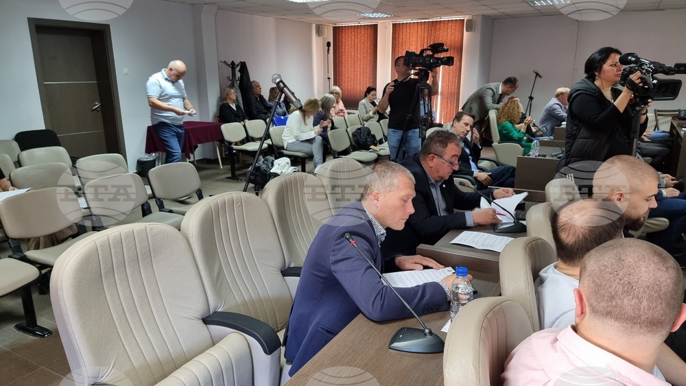 Няма организация, която да иска да стопанисва новоизградения приют за кучета край Враца, обяви кметът Калин Каменов