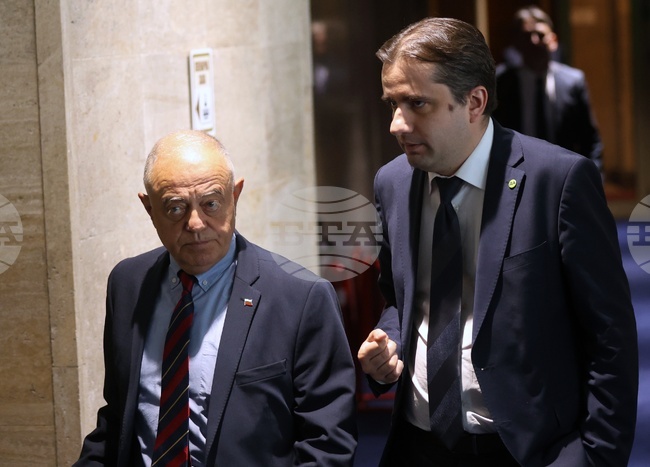 Искаме оставката на председателя на парламента Наталия Киселова, обяви депутатът от ПП-ДБ Атанас Атанасов