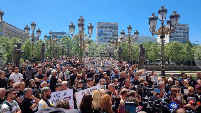 Започна "Поход на ангелите" в Скопие за жертвите на пожара в Кочани