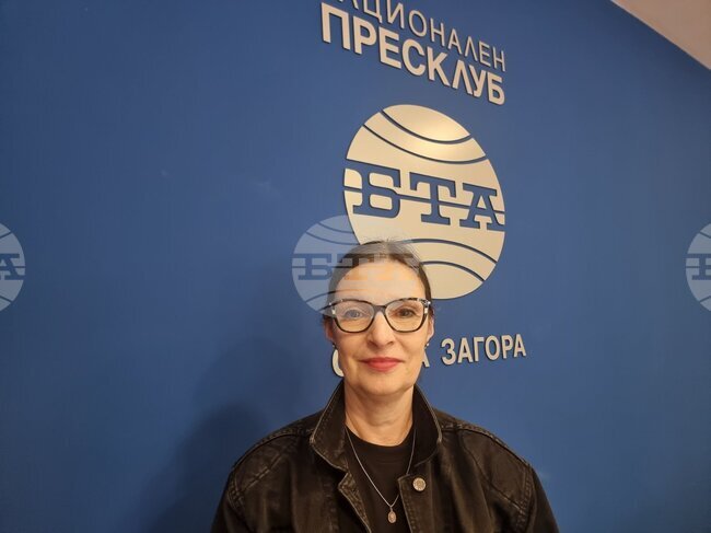 Спектакълът „Парижки нощи“ е едно преклонение или възхвала на този чуден дар - човешкият живот, каза хореографът Донвена Пандурски