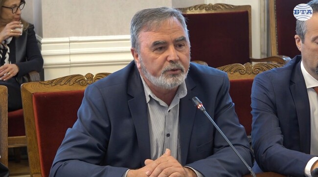 Защо ваксините са важни и какви възможности има за разширяване на обхвата им обсъдиха експерти на дискусия в парламента