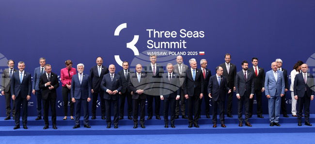 Полша - Варшава - Румен Радев - Среща на върха на инициативата „Три морета“