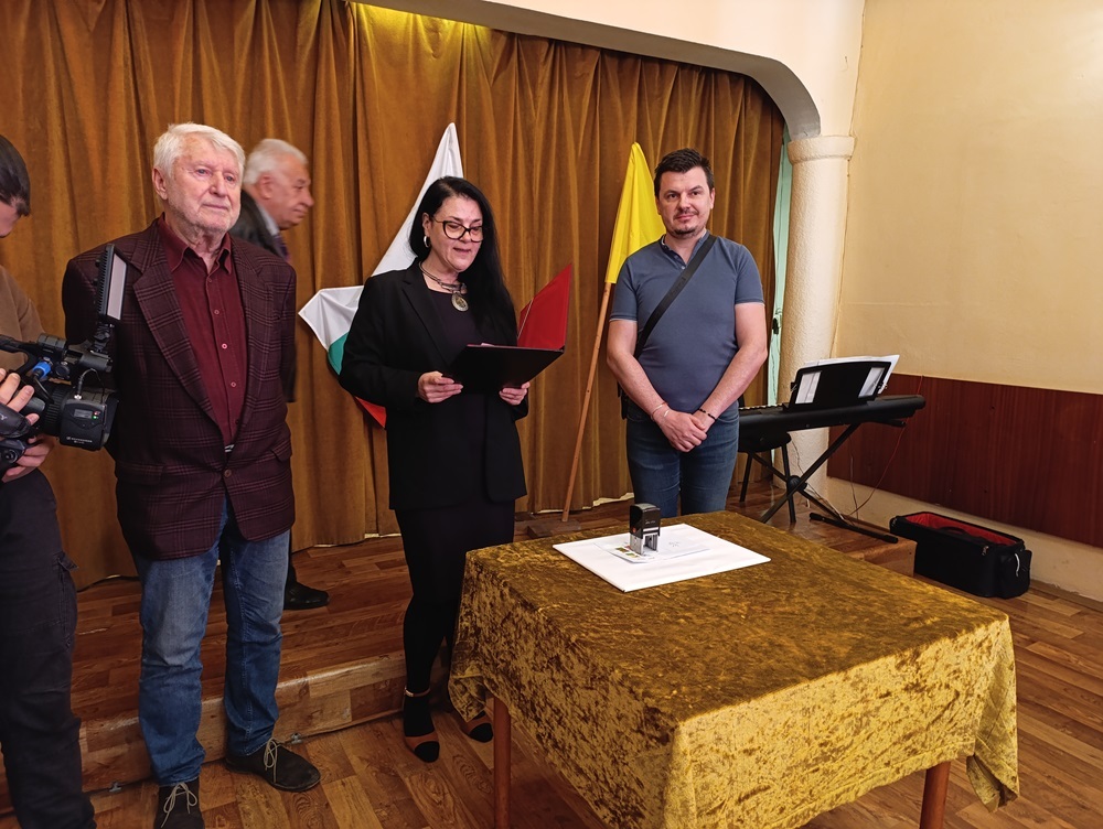 Община Шумен: Кметът проф. Христо Христов поздрави шуменските деца, чиито рисунки са отпечатани върху пощенски марки