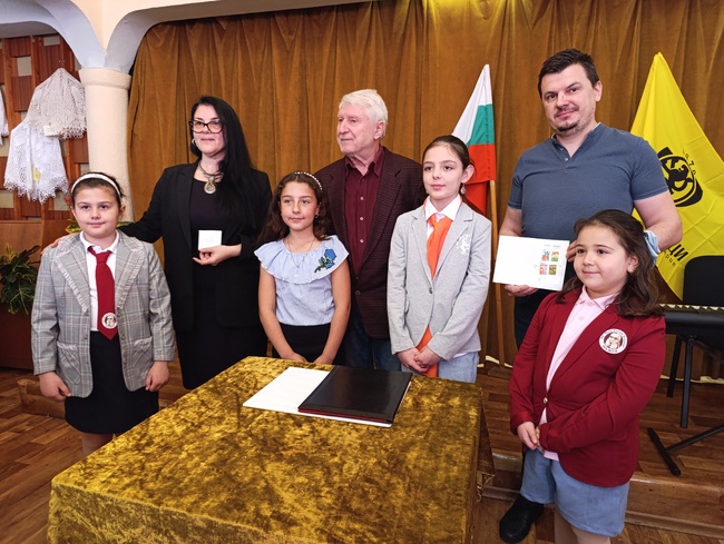 Рисунки на четири деца от Шумен са върху марките на „Български пощи“