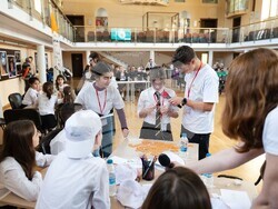 Близо 100 ученици участваха в състезанието „Четеш ли между редовете“ през април. Снимка: „Книговище"