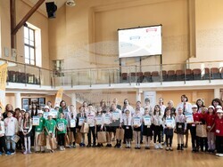 Близо 100 ученици участваха в състезанието „Четеш ли между редовете“ през април. Снимка: „Книговище"