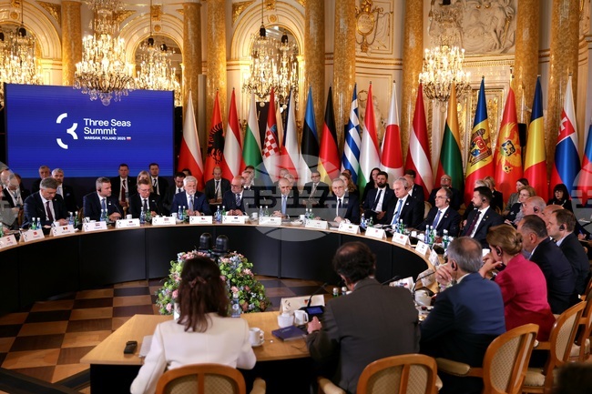 Полша - Варшава - Среща на върха на инициативата „Три морета“ - Пленарни разговори