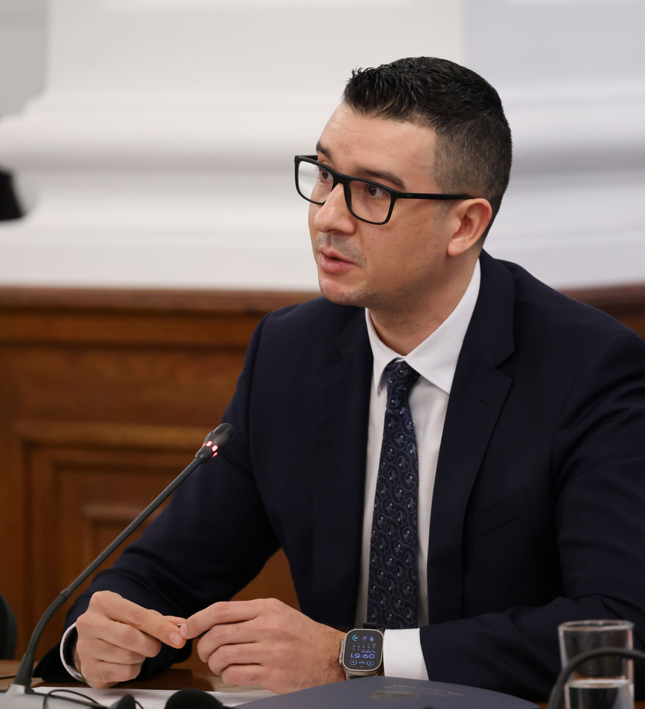 Министър Дилов: Усилията ни са насочени да се запазят работните места и да се съхранят производствените мощности на завода за хартия в Стамболийски