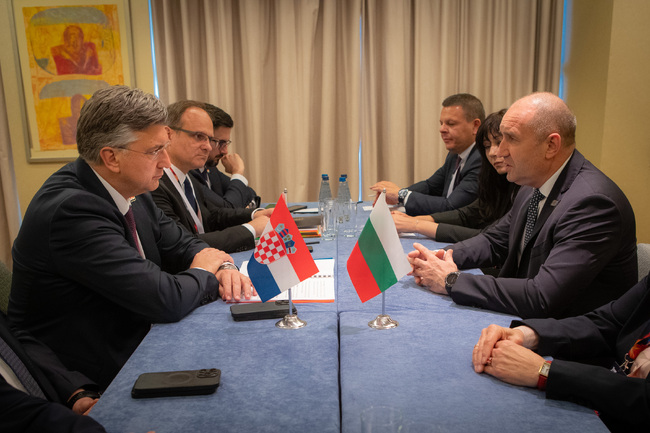 President Talks with US Energy Secretary and Croatian Prime Minister during Three Seas Summit