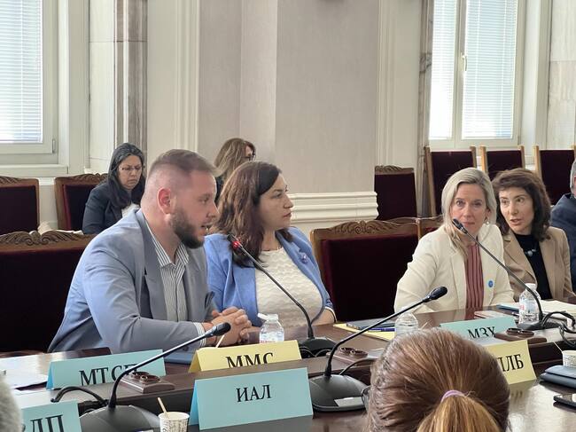 Зам.-министър Младенов взе участие в кръгла маса за необходимостта от имунизацията