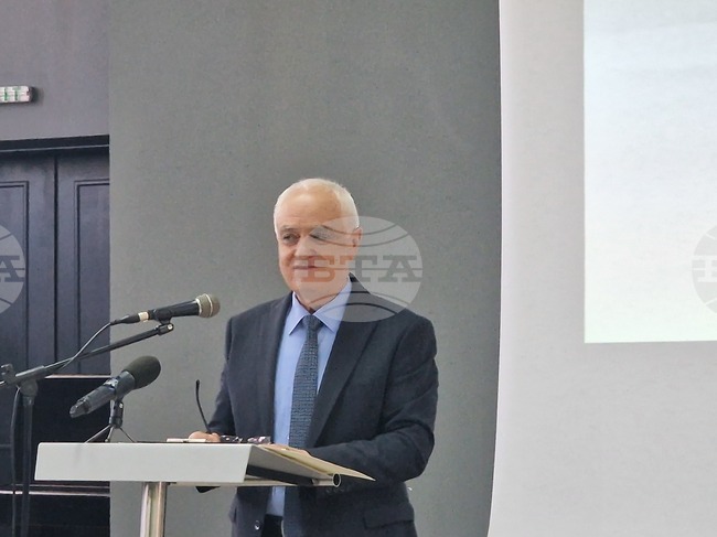 Изключително удовлетворен съм от реализацията на книгата „С воля и отдаденост“, каза министър Атанас Запрянов