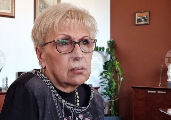 От проф. Чирков младите лекари могат да учат как да бъдат отдадени на пациентите си, каза Цвета Коева