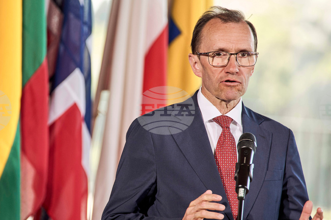 Норвежкият външен министър бе разкритикуван заради стаж на сина си в посолството в Париж