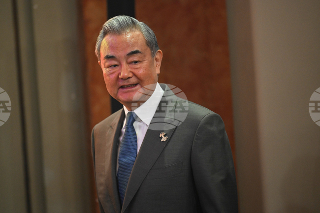 Външният министър на Китай заяви, че атаките на Израел и САЩ срещу Иран създават "лош прецедент" 