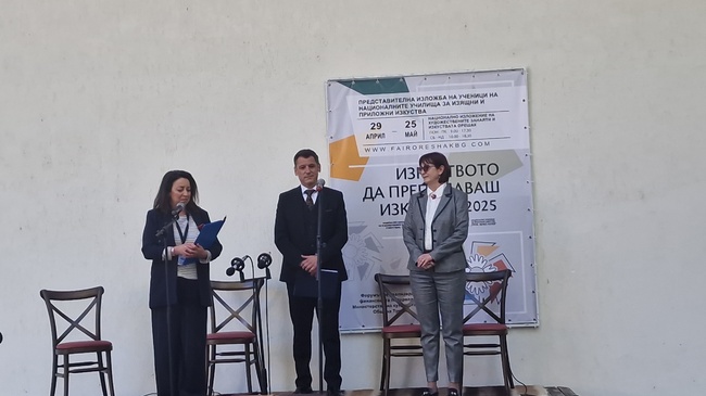 Заместник-министърът на културата Георги Султанов откри изложба с творби на ученици от националните училища по изкуствата в село Орешак