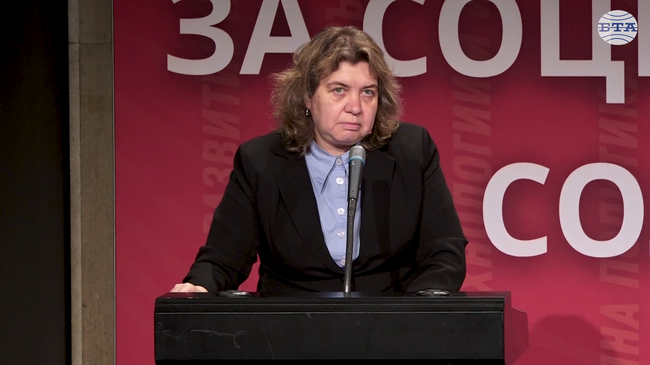 България трябва да има стабилно правителство, което да отстоява националния интерес, каза председателят на Народното събрание