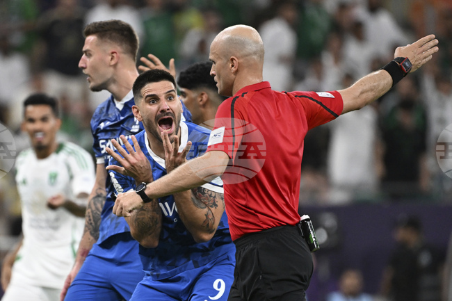 Манчестър Юнайтед връща Александър Митрович във Висшата лига