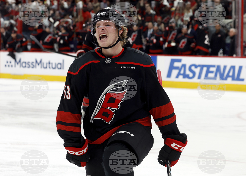 Джаксън Блейк подписа нов осемгодишен договор с Каролина Хърикейнс