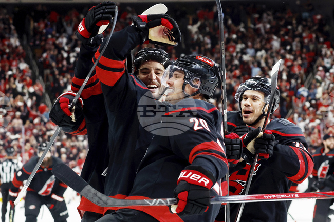 Себастиан Ахо вкара гол във второто продължение и Каролина елиминира Ню Джърси в плейофите на НХЛ