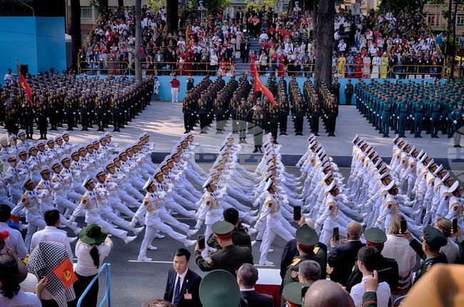 ВНА: Виетнам отбеляза с голям парад 50 години от националното си обединение