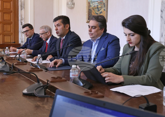 First 100 Days of Zhelyazkov Cabinet "Brought Us Four Years Back to the Worst Practices in GERB Governance" - Kiril Petkov 