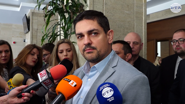 По-добрият вариант за България е есента да се ходи на избори, каза Радостин Василев от МЕЧ