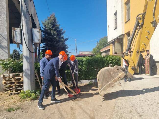 Символично бе дадено начало на обновяването на сградата на дружеството „Тролейбусни и автобусни превози“ в Стара Загора