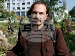 Нова книга на Петър Канев събира разнообразни поетични форми с наратив, характерен за краткия разказ. Снимка: „Отвъд кориците"