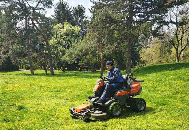 45 екипа на Столичната община и районите косят в София