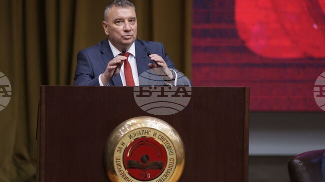 Предразсъдъците по отношение на жените във властта за България отдавна са преодолени, смята ректорът на УНСС проф. Димитър Димитров