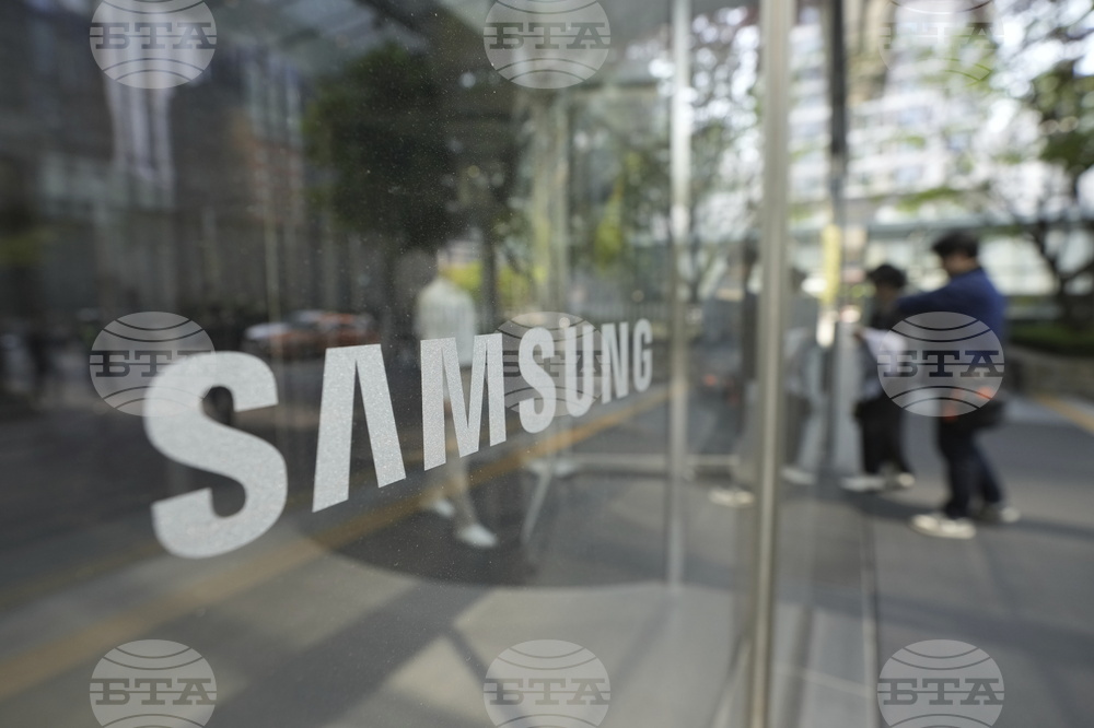 "Самсунг електроникс" очаква срив на оперативната си печалба за второто тримесечие с 56 процента на годишна база