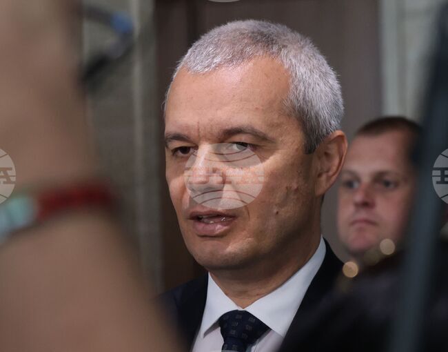 Когато връзката между народа и войската е загубена, държавата изчезва, рано или късно, написа Костадин Костадинов по повод 6 май