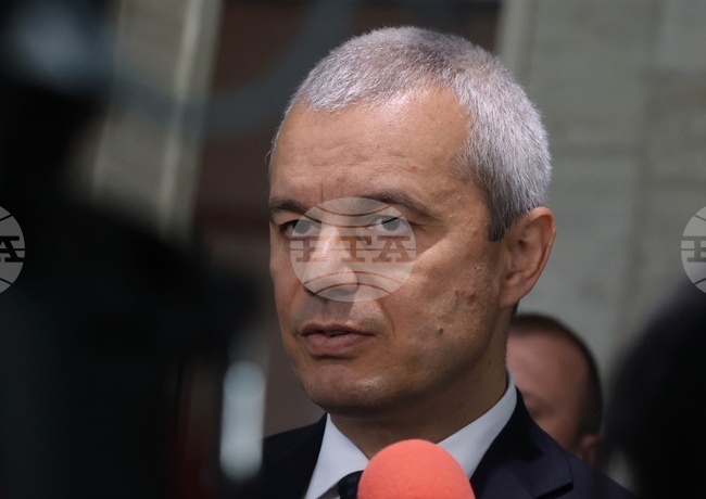 Няма финансов анализ дали сме готови за еврозоната и какво ще стане след приемането ни, каза лидерът на „Възраждане“ Костадин Костадинов