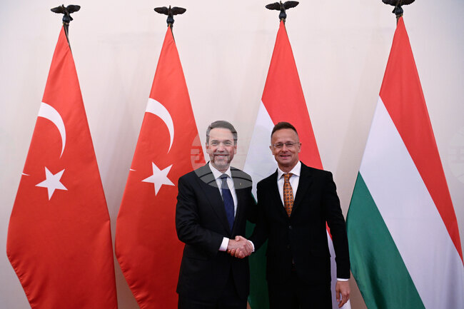 Турция си осигурява права за проучване на петрол в Унгария с първото си европейско енергийно предприятие