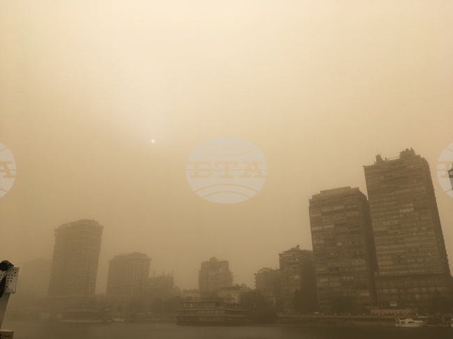 Египет издаде предупреждение за опасно време заради наближаваща пясъчна буря