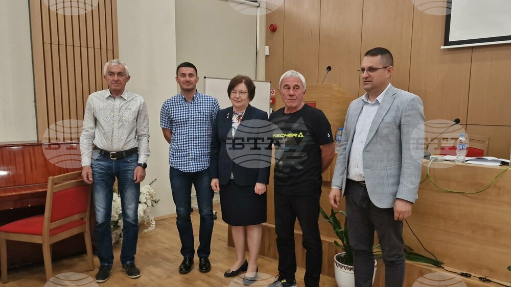 Биатлонистката Милена Тодорова и състезателят по ски ориентиране Станимир Беломъжев ще бъдат наградени с парични премии от Община Троян