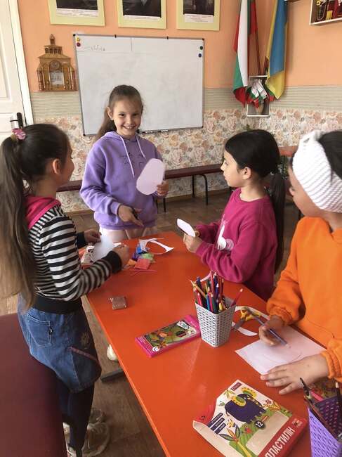 Ученици от неделното училище „Просвета“ в Украйна сътвориха великденски апликации 
