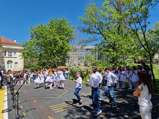 Празник на пролетните празници се състоя в Основно училище „Васил Левски“ в Разград