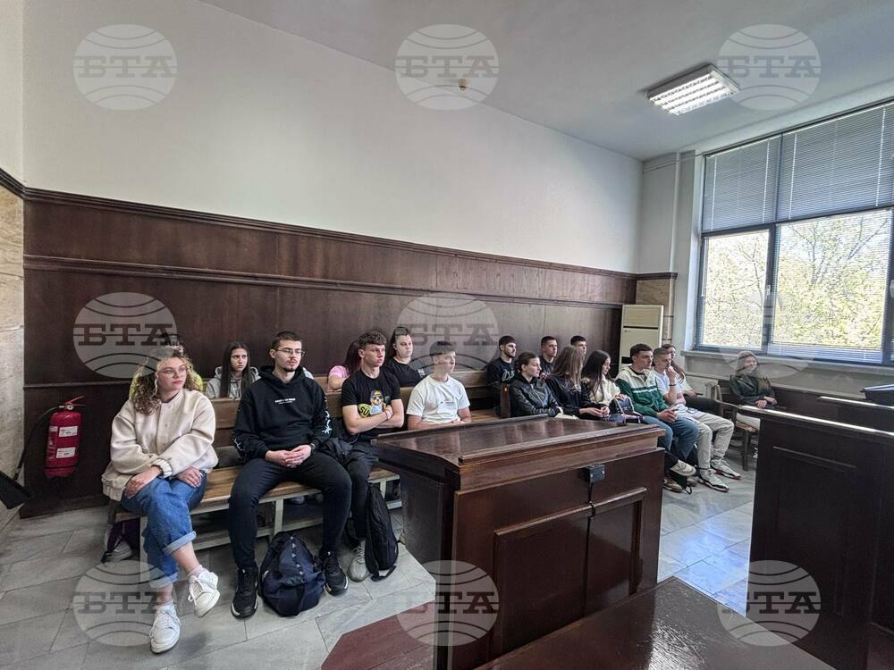 ОС Добрич: Трудовите правоотношения бяха тема на две поредни срещи с ученици в Окръжния съд