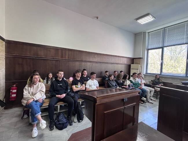 ОС Добрич: Трудовите правоотношения бяха тема на две поредни срещи с ученици в Окръжния съд