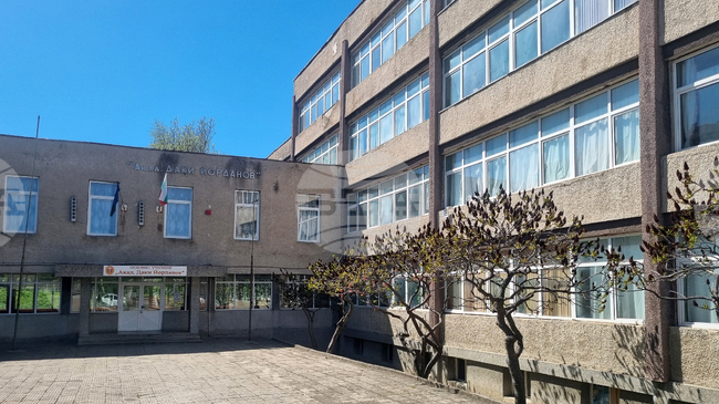 Заради ремонти в ОУ „Акад. Даки Йорданов“ в Омуртаг учениците ще учат в други училища през следващата учебна година