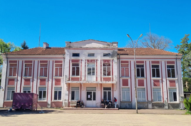 В читалището в Омуртаг представят книга за земляка Бранимир Орманов - първия български адмирал във Военноморския флот