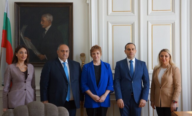 Председателят на БАН проведе среща с ректора на Славянския университет в Баку